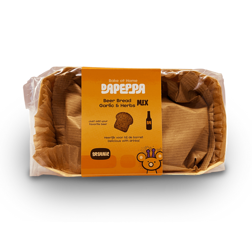 Verpakking van de DaPeppa Bierbrood Garlic & Herbs bakmix in een houten bakvorm